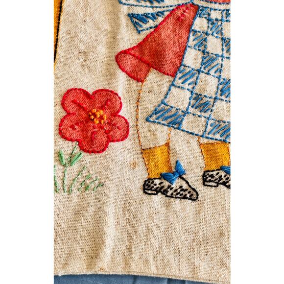 Darling Vintage Hand-Embroidered Laundry Bag/Sack Drawstring, Sunbonnet Ladies - Picture 7 of 14